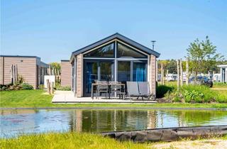 Anlageobjekt in Sankt Barbara Straße 43, 41379 Brüggen, Charleston: Klassischer Charme trifft modernen Komfort mit Blick aufs Wasser