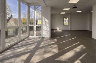 Gewerbeimmobilie kaufen in 83607 Holzkirchen, Helle Praxis-/Büroeinheit mit Glaserker, Terrasse und vier Stellplätzen – flexibel nutzbar