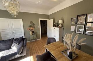 Wohnung kaufen in Ölbergstraße 10, 50939 Klettenberg, Stilvoll sanierte 3-Zimmer-Altbauwohnung mit Loggia im Herzen von Köln-Klettenberg