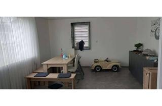 Wohnung mieten in Uracherstr. 28, 72584 Hülben, Familienfreundliche 5-Zimmer-Wohnung (103 m²) im Zweifamilienhaus mit Garten und Einbauküche
