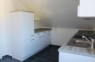 Wohnung mieten in Tischardter Str. 29, 72636 Frickenhausen, Einziehen und wohlfühlen: Helle Dachgeschosswohnung mit Einbauküche, Stellplatz und Aussicht