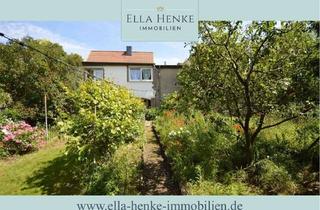 Einfamilienhaus kaufen in 39365 Ovelgünne, Gemütliches Einfamilienhaus zum Modernisieren mit romantischem Garten.