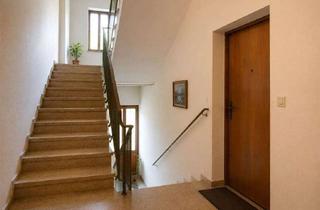 Haus kaufen in 97717 Aura, Schönes Zweifamilienhaus in ruihger Lage