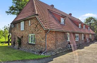 Anlageobjekt in 25842 Langenhorn, Nordfriesische Wohnkultur von 1862 – historisches Klinkerhaus, Weitblick und Nordseenähe