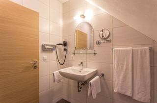 Gewerbeimmobilie kaufen in 82275 Emmering, Landhotel Grätz mit Gaststätte, Biergarten, elf Fremdenzimmer & Wohnhaus in Emmering
