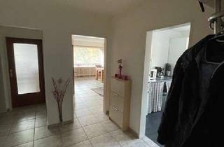 Wohnung kaufen in Wüstenhöfer Str. 154, 45355 Bochold, Vermietete Wohnung mit Balkon im 2.Obergeschoss in Essen-Borbeck - Attraktive Kapitalanlage