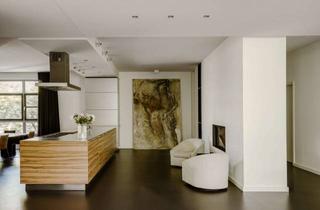 Loft kaufen in 10999 Kreuzberg, Ikonisches Carloft in Kreuzberg: Townhouse-Apartment mit privatem Auto-Lift und Patio-Terrasse