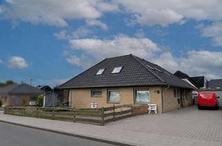Einfamilienhaus kaufen in 24960 Glücksburg, +++ GLÜCKSBURG! - Einfamilienhaus mit sanierter Einliegerwohnung, Garage und Teilkeller in guter Wo