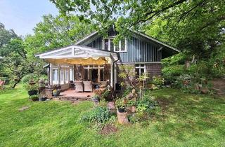 Haus kaufen in 23867 Sülfeld, Stilvolles Landhaus auf weitläufigem Grundstück mitten im Grünen zwischen Hamburg & Ostsee...