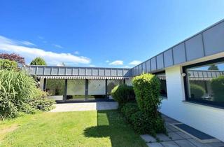 Haus kaufen in 41469 Neuss, Großer Bungalow mit Einliegerwohnung in beliebter Wohnlage