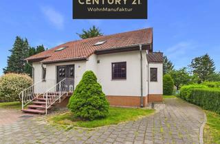 Haus kaufen in 16321 Bernau, Großes EFH in Bernau-Blumenhag: 1.260 m² Garten, Pool, Teich & enormes Potenzial