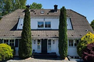 Villa kaufen in 40667 Meerbusch, Einzigartige Landhausvilla mit traumhaftem Grundstück! Gelegen in einer Sackgasse von Alt-Meererb...