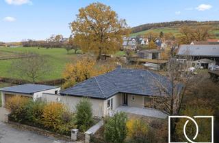 Haus kaufen in 91077 Neunkirchen, Traumlage! Teilrenovierter Bungalow mit Doppelgarage, separater ELW und großem Garten