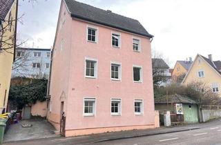 Haus kaufen in 71634 Ludwigsburg, Freistehendes Dreifamilienhaus mit Garten – vielseitig nutzbar, modernisiert und sofort verfügbar