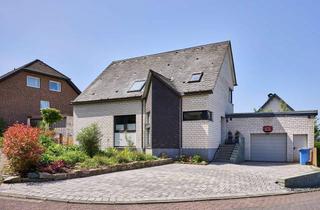 Einfamilienhaus kaufen in 59909 Bestwig, Modernisiertes Einfamilienhaus mit Einliegerwohnung, Kamin und großem Garten in ruhiger Lage