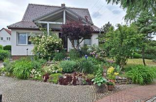 Haus kaufen in 13053 Alt-Hohenschönhausen, Saniertes und gepflegtes EFH mit großen Garten und Doppelgarage, in ruhiger Wohnlage