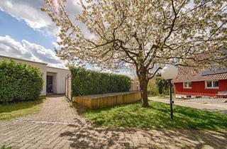 Doppelhaushälfte kaufen in 72800 Eningen, Wohnen auf einer Ebene – gepflegte Doppelhaushälfte in Bungalowbauweise mit Garten