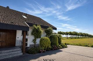 Mehrfamilienhaus kaufen in 79423 Heitersheim, Großzügiges Mehrfamilienhaus | 210 m² Wfl. | 7 Zimmer | 975 m² Grundstück | Garten & Garagen