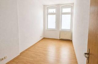 Wohnung mieten in Merseburger Str. 197, 06112 Damaschkestraße, Helle 2-Zimmer-Altbauwohnung mit Einbauküche