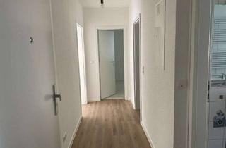 Sozialwohnungen mieten in Naabstr. 21, 38120 Weststadt, Naabstr. 21, 1 R - Gut geschnittene 3-Zimmer-Wohnung mit Loggia und viel Stauraum - WBS notwendig!