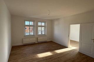 Wohnung mieten in August-Bebel-Straße 28, 06712 Zeitz, Per Personenlift erreichbar - Schöne 2-Zimmer-DG-Wohnung über den Dächern von Zeitz