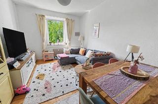 Wohnung kaufen in 44789 Bochum, 2,5-Zimmer-Altbauwohnung mit Balkon in Bochum