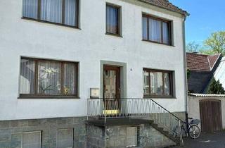 Einfamilienhaus kaufen in Am Bürgerturm 6, 33154 Salzkotten, Salzkotten - Haus zum Sanieren in bester Lage plus Grundstück für Ihre Ideen
