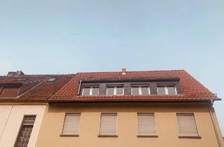 Wohnung kaufen in 66121 Saarbrücken, Saarbrücken - Dachgeschoss Wohnung in einem 3-Parteien Haus Nähe Caritas Klink