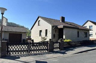 Haus kaufen in Am Hainberg 42, 37186 Moringen, Moringen-Fredelsloh - Sollingpanorama inklusive: Freistehendes EFH mit großem Grundstück und Ausbaupotenzial