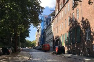 Wohnung kaufen in 24937 Altstadt, Sehr gepflegte 3 Zimmer Altbauwohnung mit Balkon