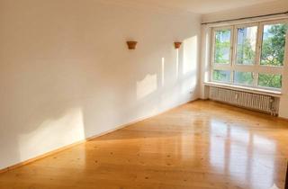 Wohnung kaufen in 86167 Lechhausen, Ruhige 2-ZKB-Wohnung mit Blick ins Grüne - Balkon und Tiefgarage - attraktive Lage - Provisionsfrei