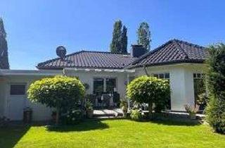 Haus kaufen in 41844 Wegberg, Stilvoll kernsanierter Bungalow mit Traumgarten, Design-Kamin und exclusivem Wohnkomfort