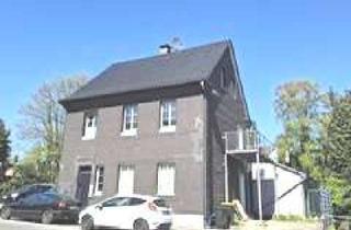 Wohnung kaufen in 42349 Cronenberg, 2 Wohnungen, KfZ Stellplätze und ein Anbau - ggf. Baugrundstück