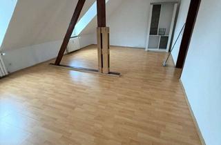 Wohnung mieten in Hopfenstraße 49, 45359 Schönebeck, Gemütliche 3-Zimmer Dachgeschosswohnung