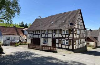 Haus kaufen in 63679 Schotten, Anno 1660 - historisches Fachwerkhaus mit Scheune, Nebengebäuden, Garage und großem Garten!