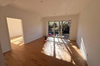 Wohnung kaufen in 22527 Hamburg, Hamburg - Neuwertige Zweizimmerwohnung mit direktem Zugang zur Tiefgarage