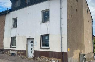 Haus kaufen in 52249 Eschweiler, Eschweiler - Handwerkerobjekt mit Potenzial - Wohnhaus in Eschweiler-Volkenrat