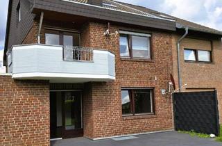 Wohnung kaufen in 52249 Eschweiler, Eschweiler - Erdgeschosswohnung mit Südterrasse, Privatgarten & Garage