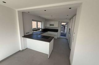 Wohnung mieten in Zum Bahnhof 47, 35510 Butzbach, Frisch sanierte, großzügige 5,5 Zimmerwohnung. Einbauküche, Bad mit Wanne + Dusche, Gäste-WC
