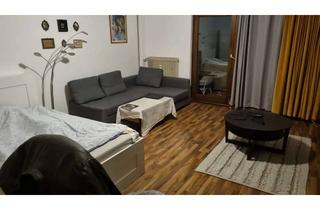 Immobilie mieten in Grüne Straße 16, 60316 Ostend, 40m2 fully furnished room in Ostend. Bathroom/kitchen shared with one other person.