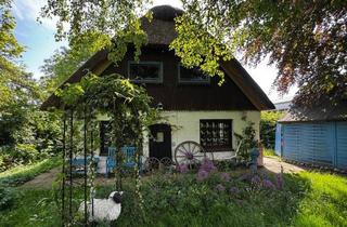 Haus kaufen in 25709 Kronprinzenkoog, Tradition trifft Wohnkomfort – Reetdachhaus auf großzügigem Grundstück! Ihr neues Zuhause im Grünen