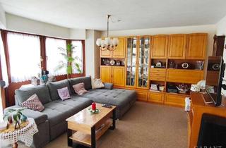 Wohnung kaufen in 72202 Nagold, Gemütliche 3 Zimmer-Wohnung mit Balkon in ruhiger Wohnlage von Nagold-Iselshausen