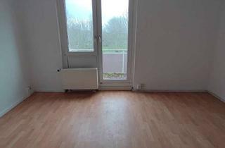 Wohnung mieten in Arthur-Scheibner-Straße, 06217 Merseburg, Drei Zimmer mit Balkon zum kleinen Mietpreis