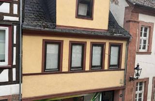 Haus kaufen in 63571 Gelnhausen, Ein Stück Gelnhäuser Geschichte – Historisches Fachwerkhaus mit Gewerbeeinheit