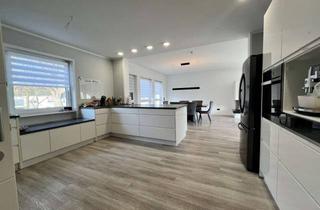 Haus kaufen in 65329 Hohenstein, Loft Feeling: Ein Bungalow der Extraklasse mit 365 qm Wohnfläche in Wiesenrandlage!