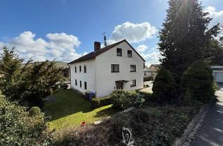 Haus kaufen in Betzengraben, 97299 Zell, Großzügiges Zwei- bis Dreifamilienhaus mit Garten, ausgebautem Untergeschoss und Ausbaupotenzial.