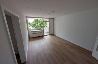 Wohnung mieten in Brahmsstraße, 40789 Monheim, Frisch renovierte 2-Zimmer-Wohnung mit Balkon und eigenem Stellplatz in zentraler Lage von Monheim