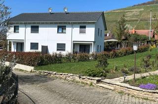 Haus mieten in Mühlenbachweg, 79379 Müllheim, DHH BJ 2022 5.5 Zimmer in idyllischer, sonniger und unverbauter Lage mit Garten(linke Seite)