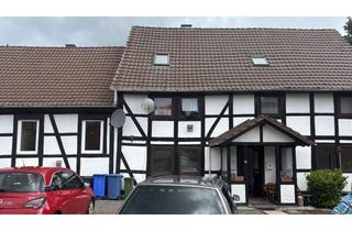 Wohnung mieten in Niemetalstraße 16, 37127 Niemetal, Traditionelle 4-Zimmer-Erdgeschosswohnung im Fachwerkhaus mit viel Potenzial