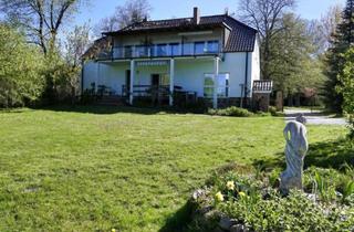 Haus kaufen in 17291 Nordwestuckermark, Vielseitig nutzbares Anwesen in Seenähe – 4 Wohneinheiten, Balkonterrasse & 8.758 m² Grundstück
